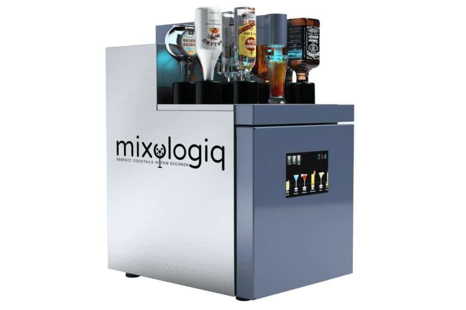 Mixed drink outlet maker